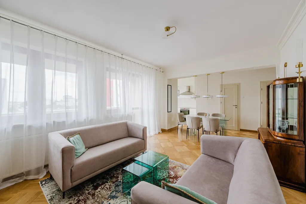 Frame from an apartment with Art Deco furniture